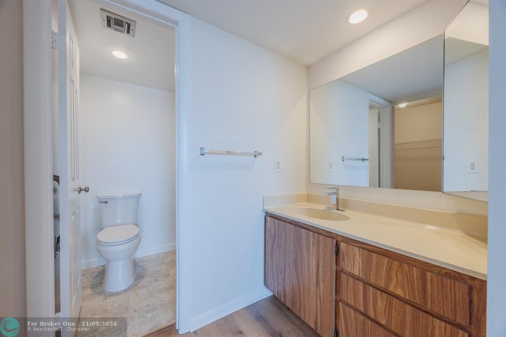 For Rent: $2,375 (2 beds, 2 baths, 1385 Square Feet)