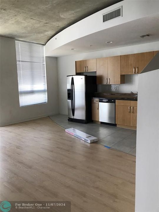 For Rent: $2,200 (1 beds, 1 baths, 774 Square Feet)