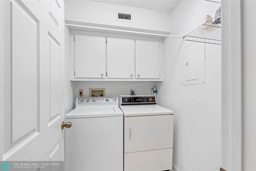 For Sale: $259,000 (2 beds, 2 baths, 1500 Square Feet)