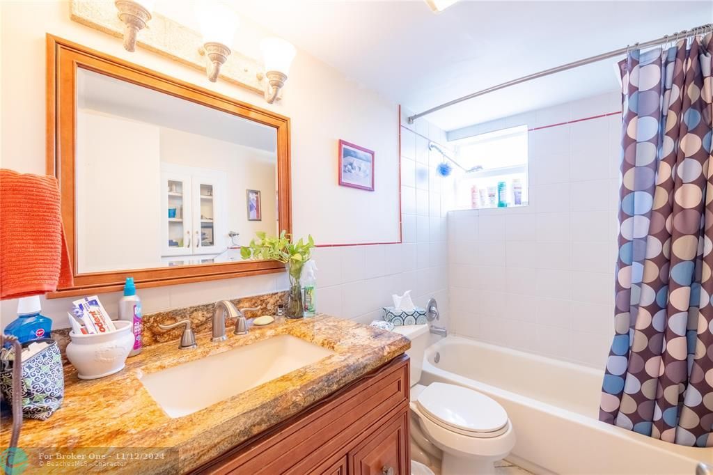 For Sale: $235,000 (1 beds, 1 baths, 640 Square Feet)