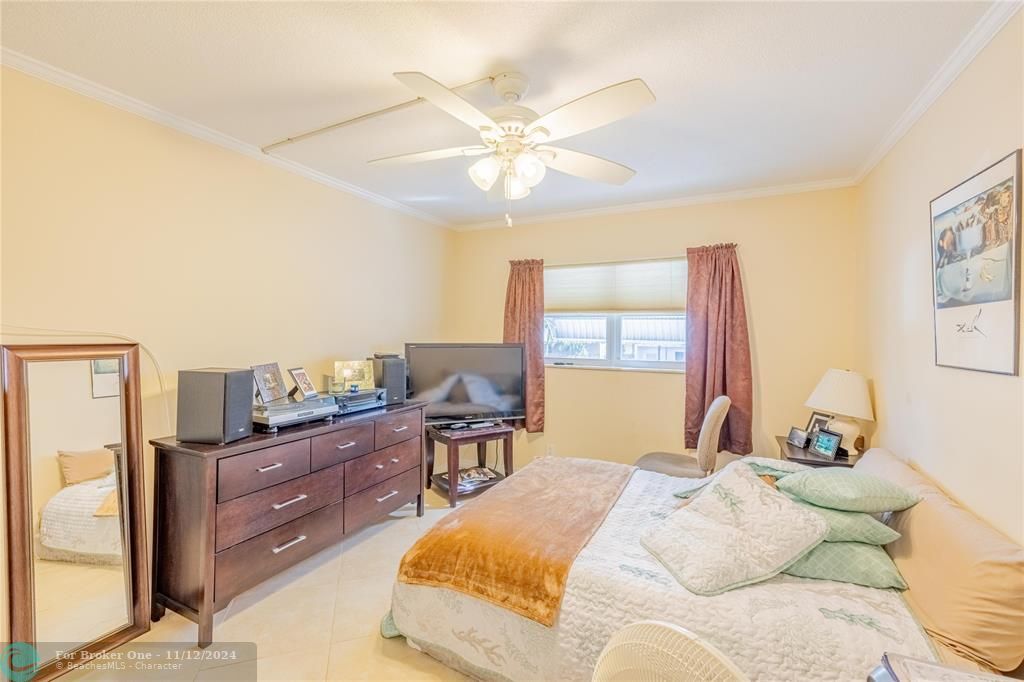 For Sale: $235,000 (1 beds, 1 baths, 640 Square Feet)