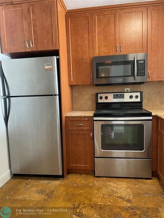 For Rent: $1,750 (1 beds, 1 baths, 826 Square Feet)