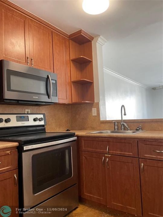 For Rent: $1,750 (1 beds, 1 baths, 826 Square Feet)