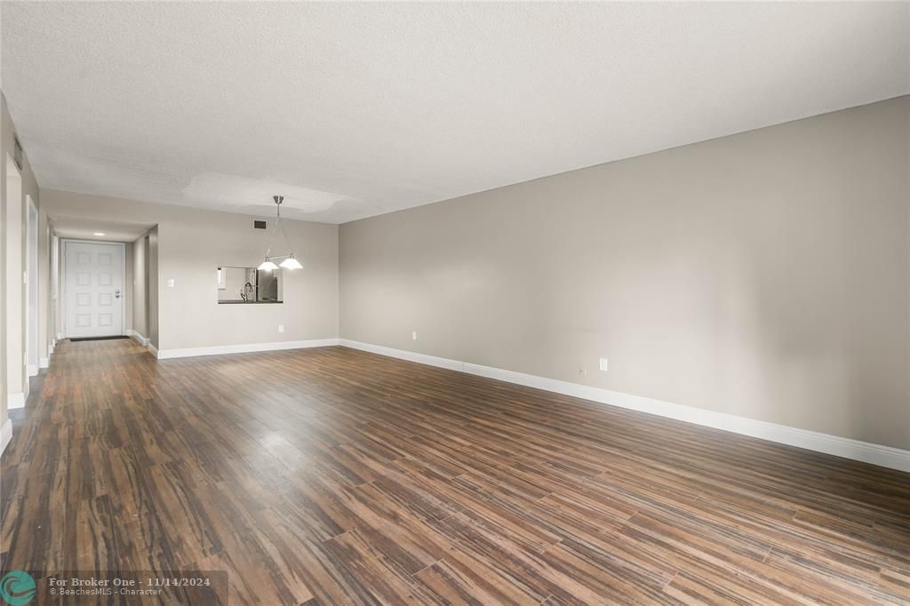 For Rent: $2,500 (2 beds, 2 baths, 1292 Square Feet)