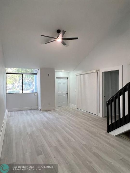 Active With Contract: $2,800 (3 beds, 2 baths, 1336 Square Feet)