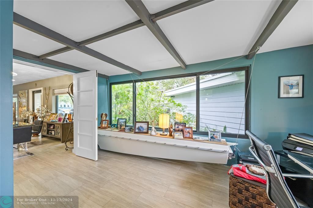 For Sale: $945,000 (4 beds, 2 baths, 1884 Square Feet)