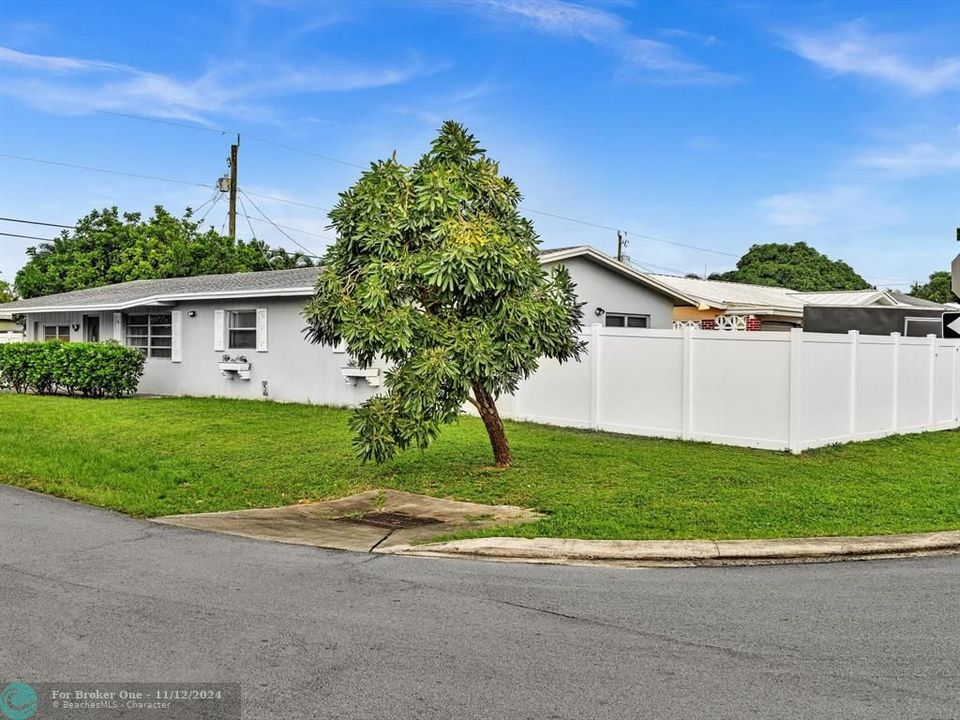 For Sale: $545,000 (3 beds, 2 baths, 1701 Square Feet)