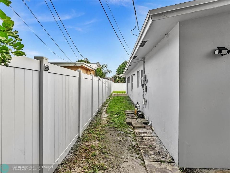 For Sale: $545,000 (3 beds, 2 baths, 1701 Square Feet)