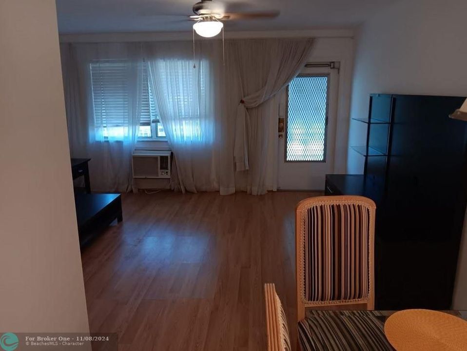 For Rent: $1,450 (1 beds, 1 baths, 600 Square Feet)