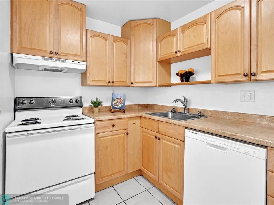 For Rent: $2,650 (2 beds, 2 baths, 1014 Square Feet)