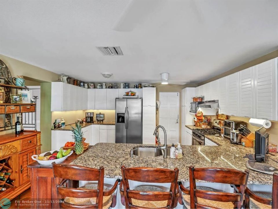 For Sale: $1,375,000 (2 beds, 2 baths, 1460 Square Feet)