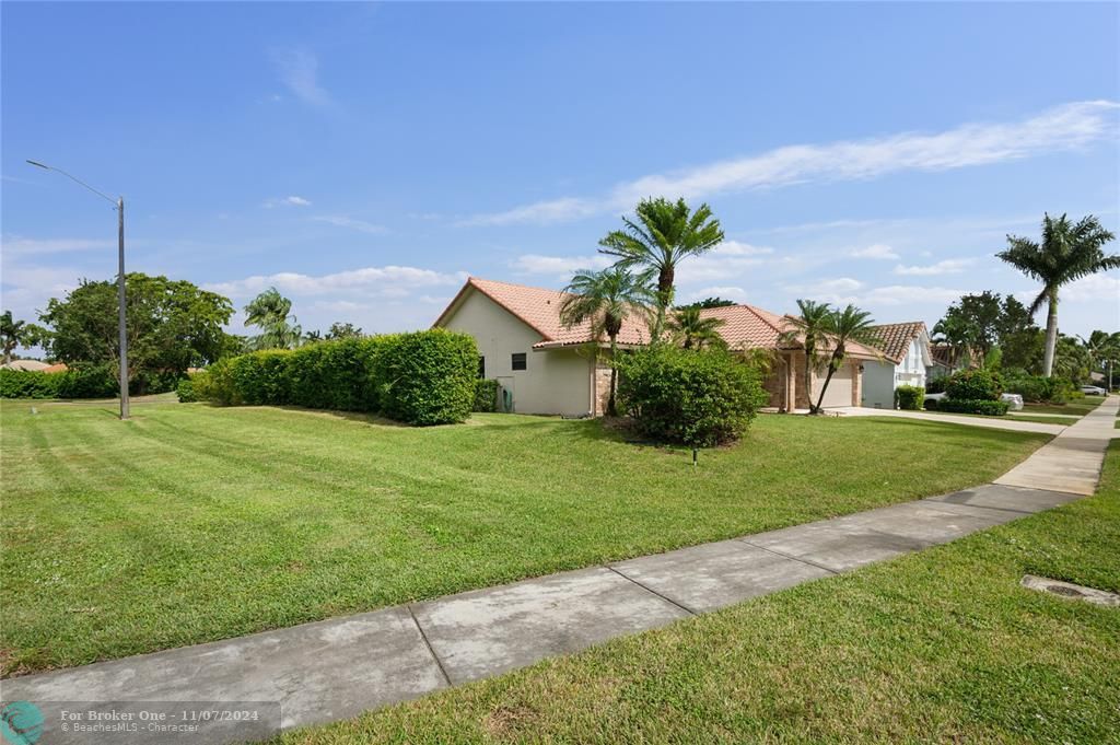 For Sale: $675,000 (3 beds, 2 baths, 1769 Square Feet)