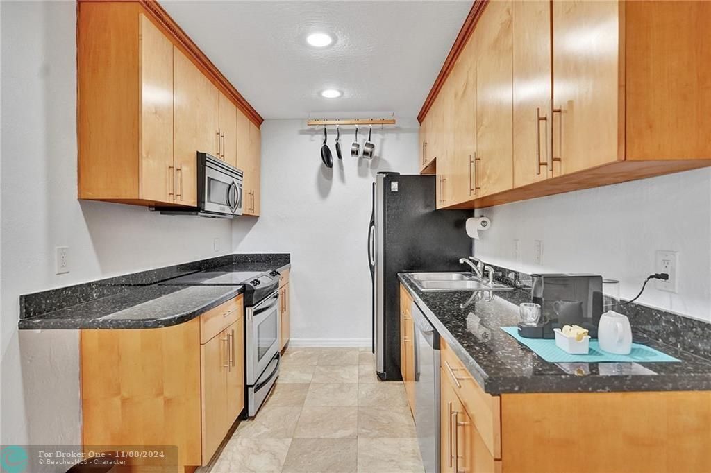 For Rent: $2,200 (2 beds, 2 baths, 781 Square Feet)