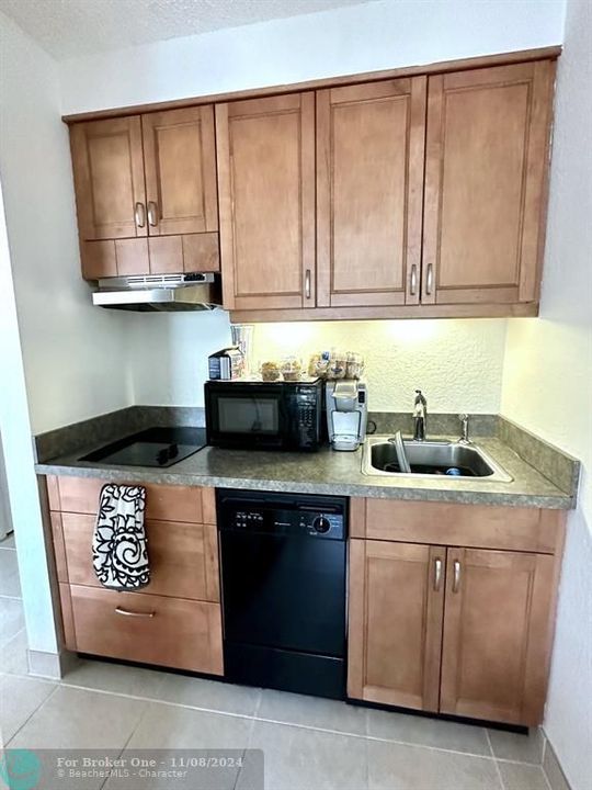 For Rent: $1,700 (1 beds, 1 baths, 590 Square Feet)