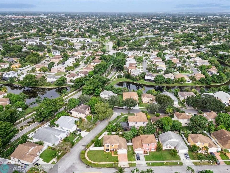 For Sale: $595,000 (3 beds, 2 baths, 1798 Square Feet)