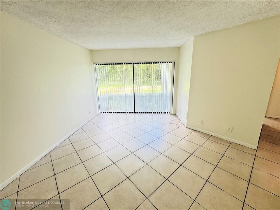 For Rent: $1,550 (1 beds, 1 baths, 775 Square Feet)