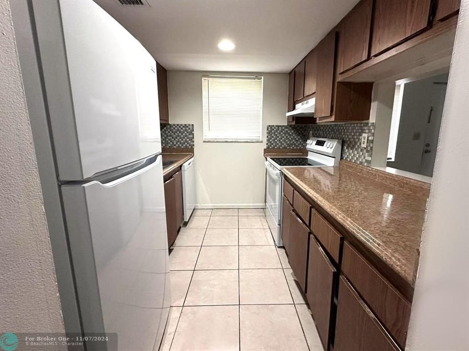 For Rent: $1,550 (1 beds, 1 baths, 775 Square Feet)