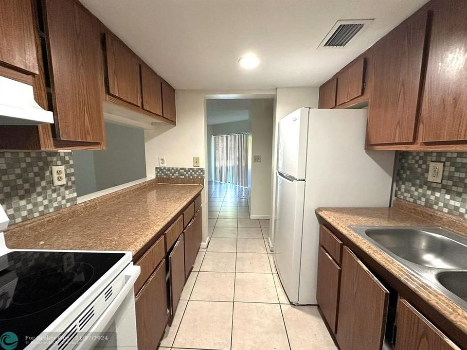 For Rent: $1,550 (1 beds, 1 baths, 775 Square Feet)