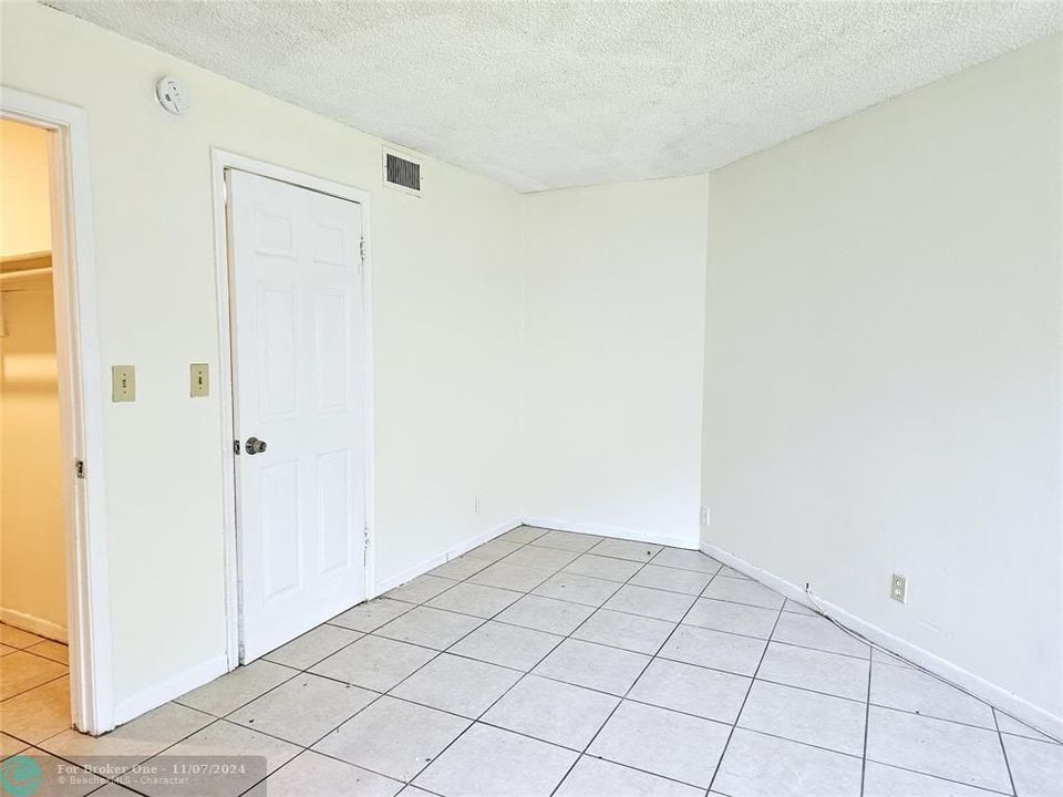 For Rent: $1,550 (1 beds, 1 baths, 775 Square Feet)