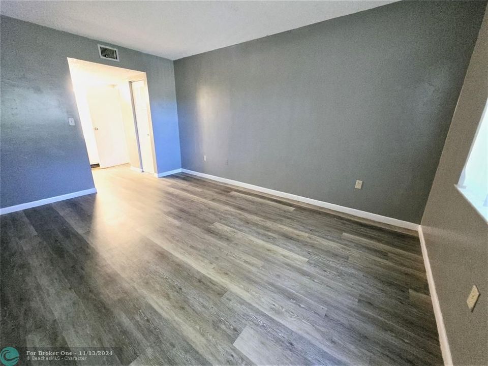 For Rent: $1,550 (1 beds, 1 baths, 695 Square Feet)