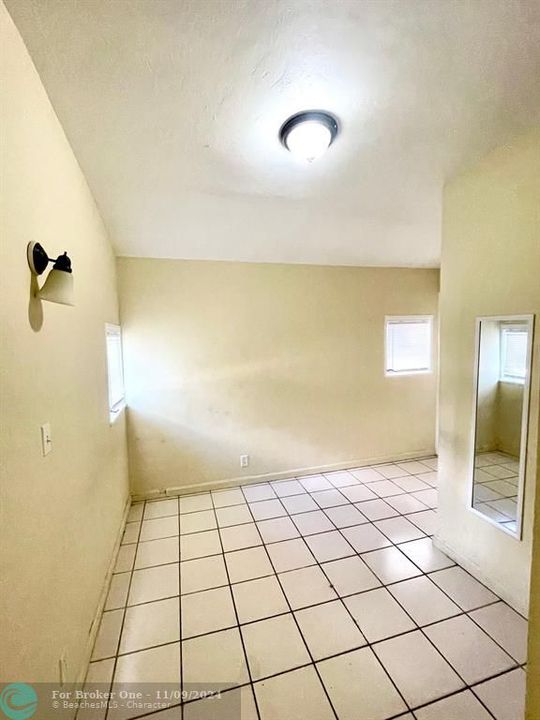 Active With Contract: $1,750 (2 beds, 1 baths, 972 Square Feet)