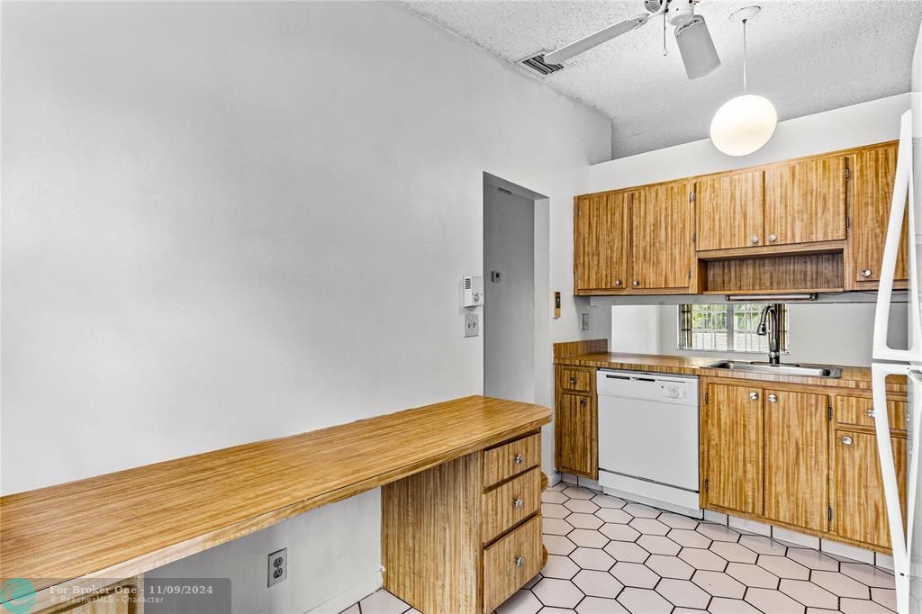 For Rent: $2,399 (2 beds, 2 baths, 1203 Square Feet)