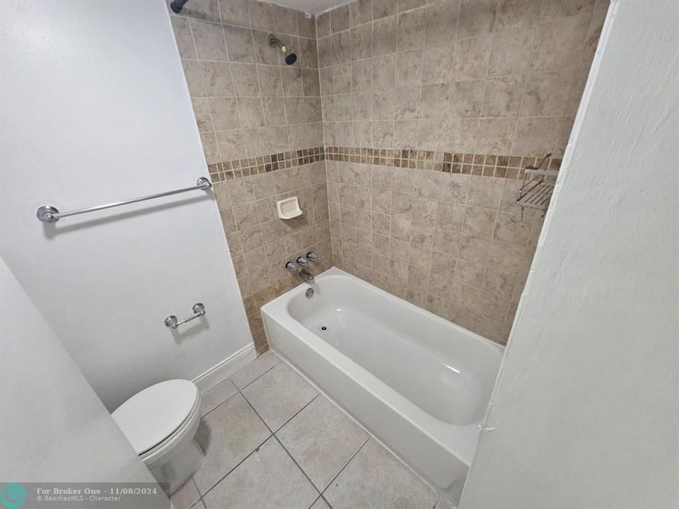 For Sale: $170,000 (1 beds, 1 baths, 695 Square Feet)