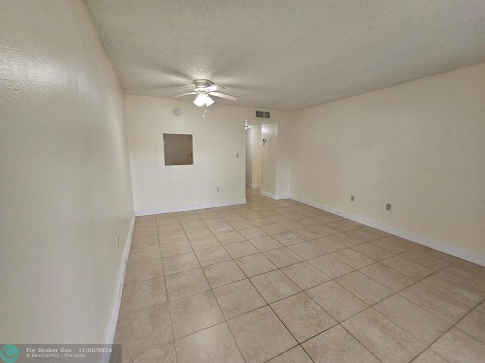 For Sale: $170,000 (1 beds, 1 baths, 695 Square Feet)