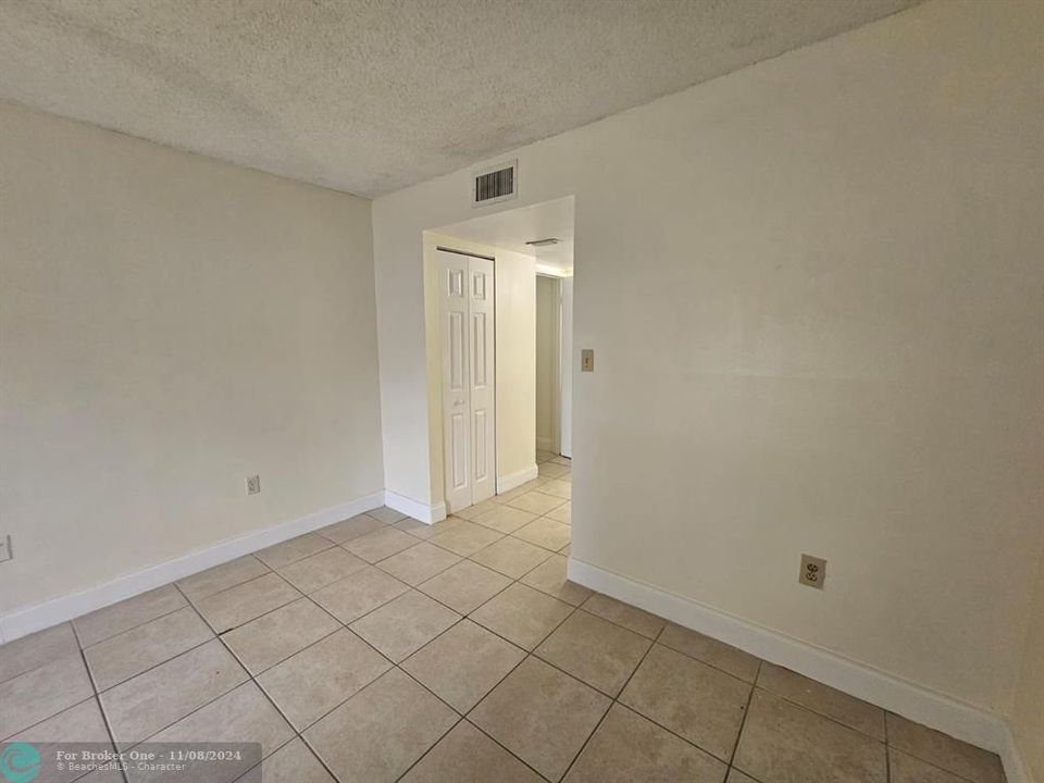 For Sale: $170,000 (1 beds, 1 baths, 695 Square Feet)