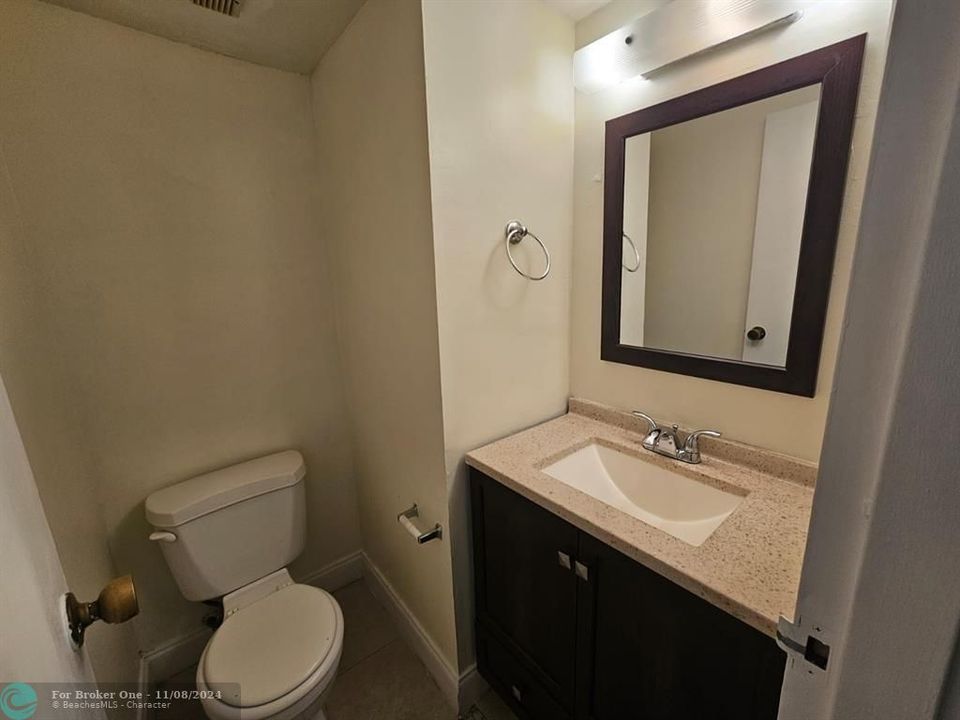 For Sale: $170,000 (1 beds, 1 baths, 695 Square Feet)