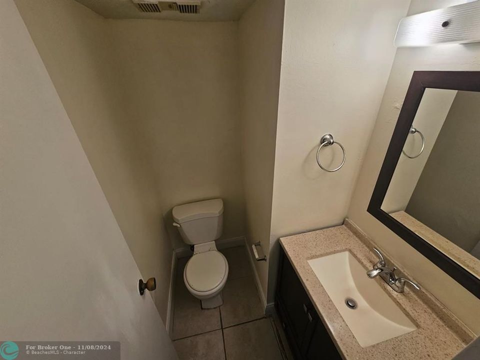 For Sale: $170,000 (1 beds, 1 baths, 695 Square Feet)