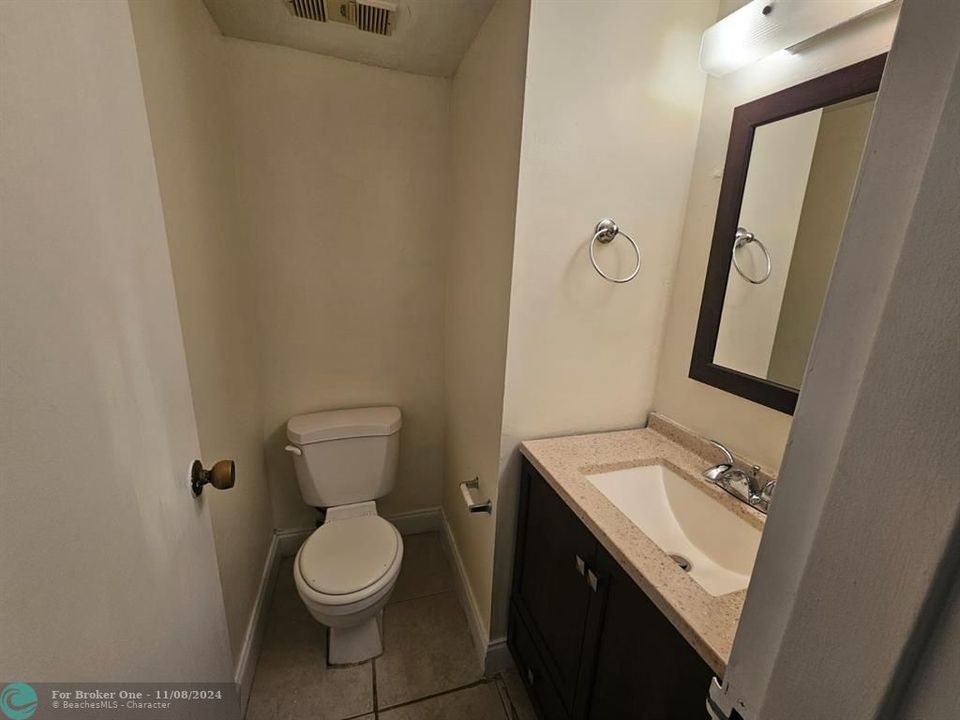 For Sale: $170,000 (1 beds, 1 baths, 695 Square Feet)