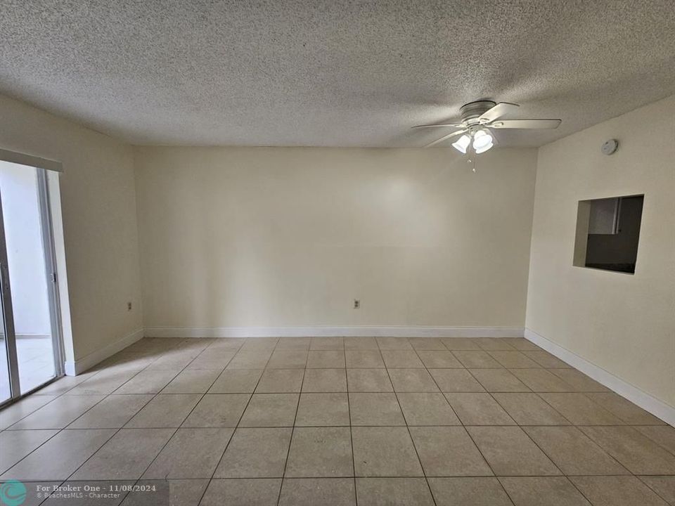 For Sale: $170,000 (1 beds, 1 baths, 695 Square Feet)