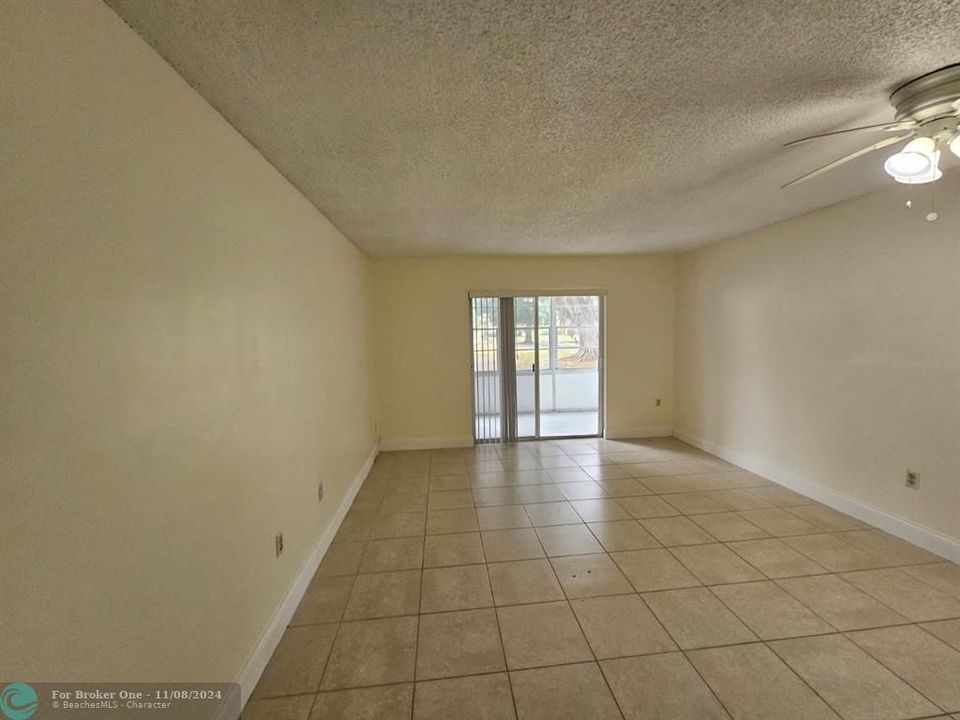 For Sale: $170,000 (1 beds, 1 baths, 695 Square Feet)