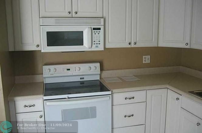 Active With Contract: $1,700 (2 beds, 1 baths, 850 Square Feet)