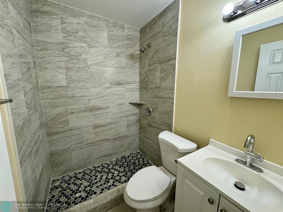 Active With Contract: $1,700 (2 beds, 1 baths, 850 Square Feet)