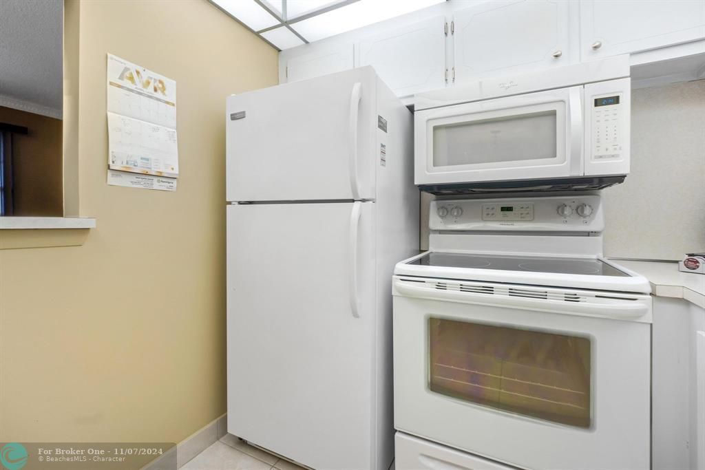 For Sale: $145,000 (1 beds, 1 baths, 700 Square Feet)