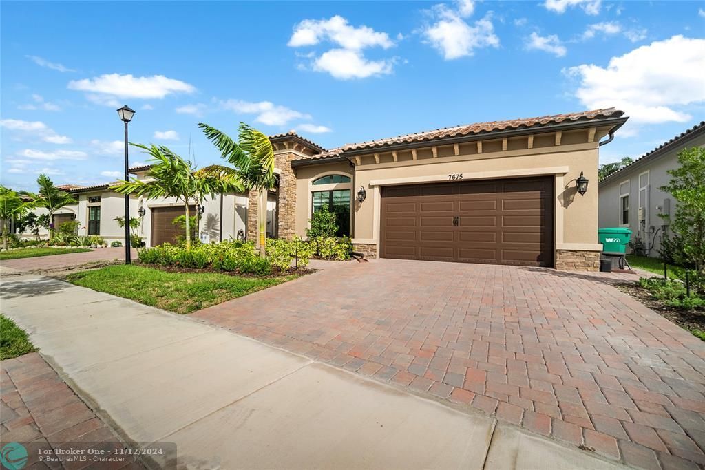 For Sale: $799,900 (3 beds, 2 baths, 2192 Square Feet)