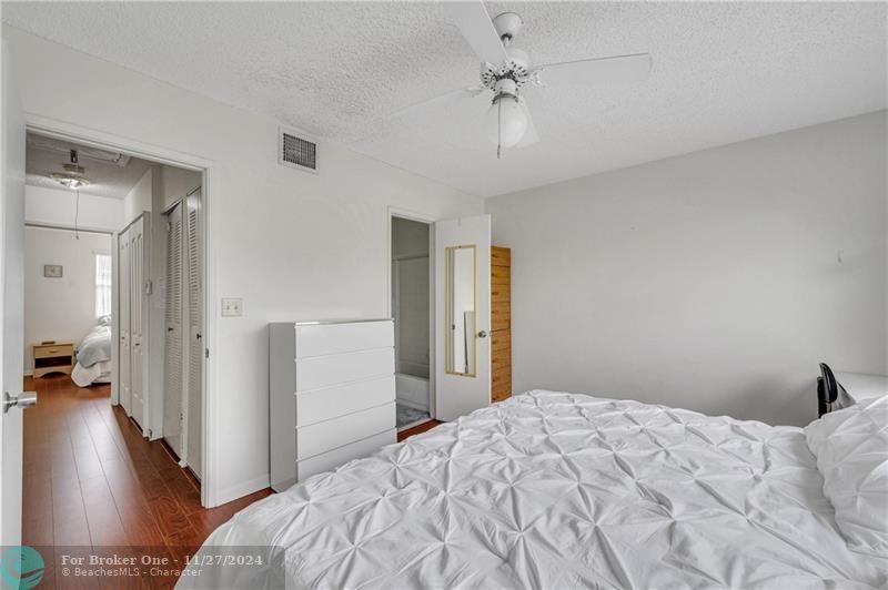 For Rent: $3,000 (2 beds, 2 baths, 1008 Square Feet)