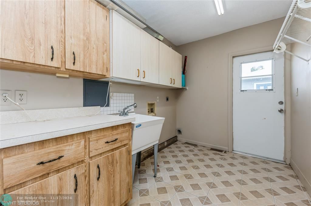 For Sale: $399,900 (3 beds, 2 baths, 1518 Square Feet)