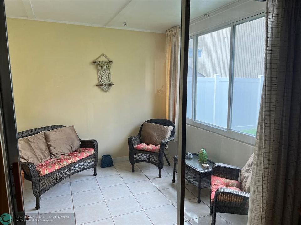 For Sale: $348,000 (2 beds, 1 baths, 1137 Square Feet)