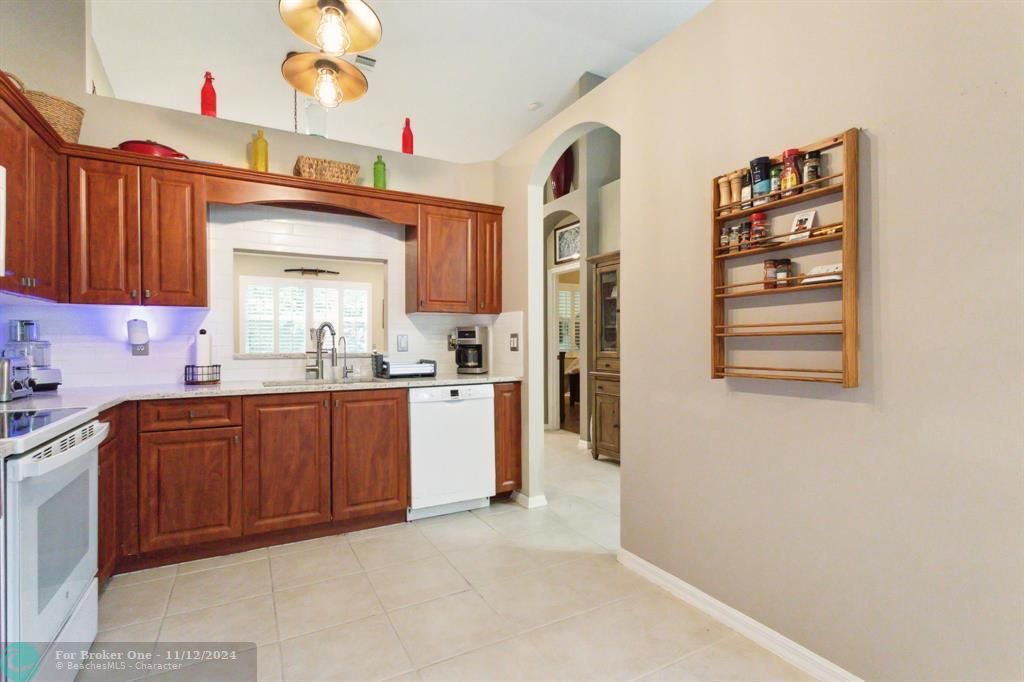 For Sale: $379,900 (2 beds, 2 baths, 1378 Square Feet)