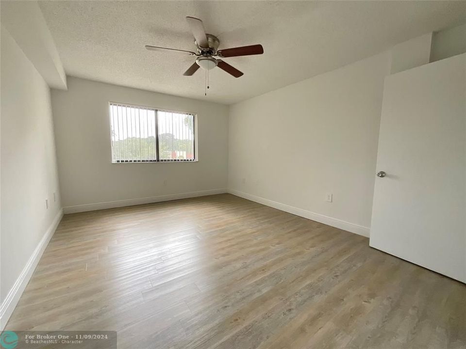 For Rent: $2,178 (1 beds, 1 baths, 800 Square Feet)