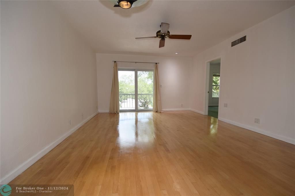 For Rent: $2,200 (2 beds, 2 baths, 873 Square Feet)