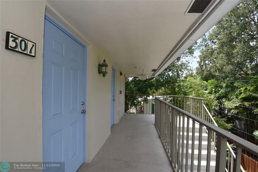 For Rent: $2,200 (2 beds, 2 baths, 873 Square Feet)