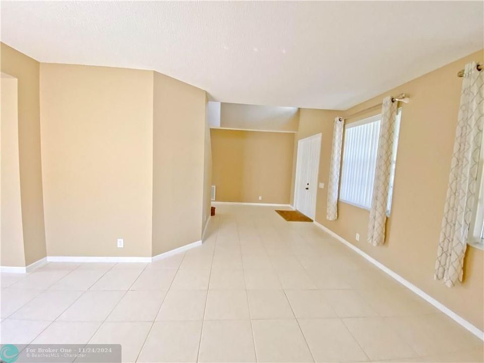 For Rent: $5,400 (4 beds, 2 baths, 2661 Square Feet)