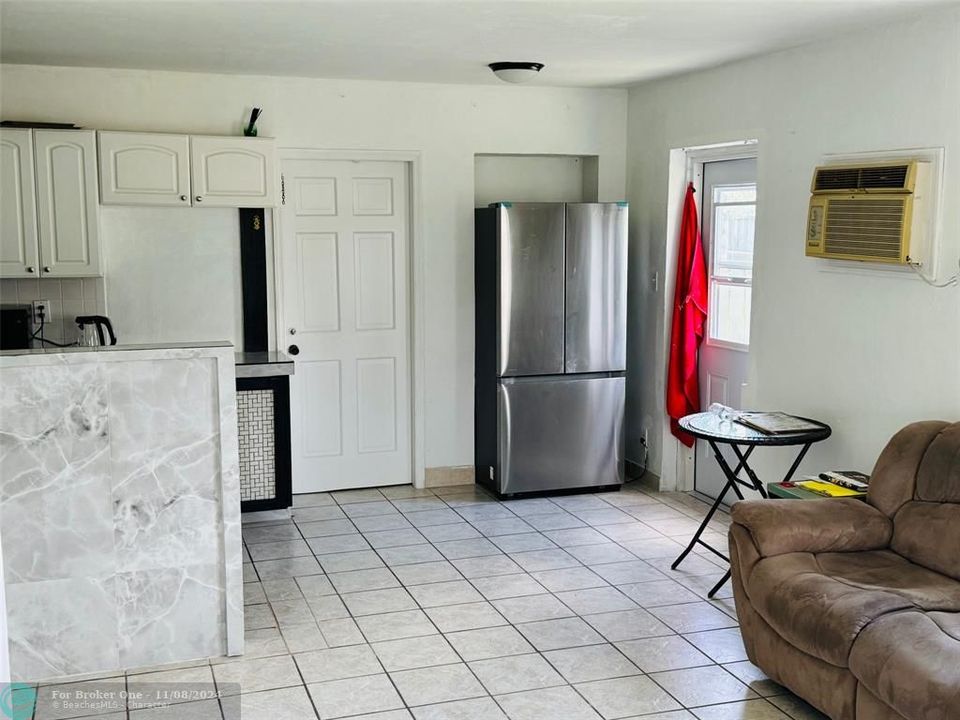 For Rent: $2,500 (3 beds, 1 baths, 1035 Square Feet)