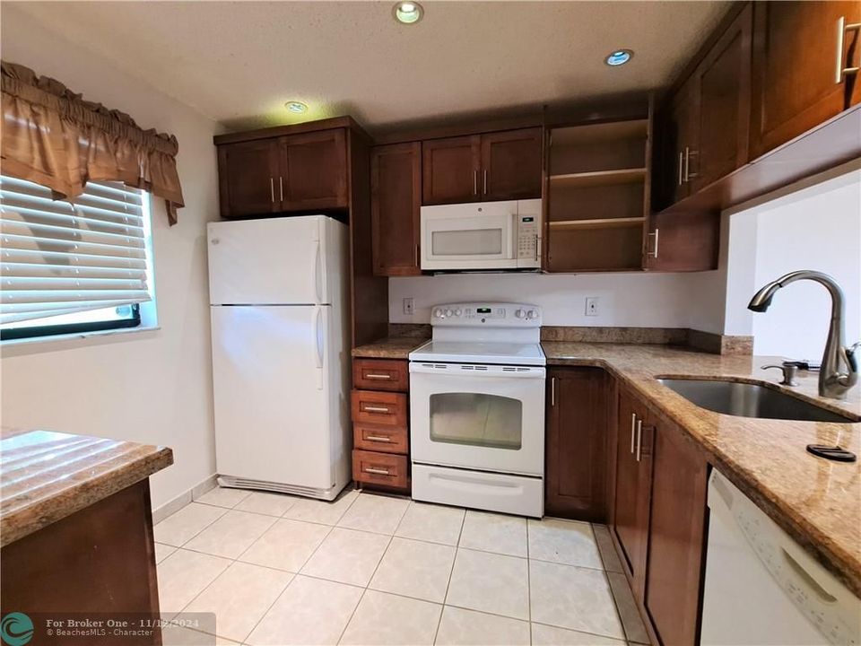 For Rent: $2,150 (2 beds, 2 baths, 787 Square Feet)