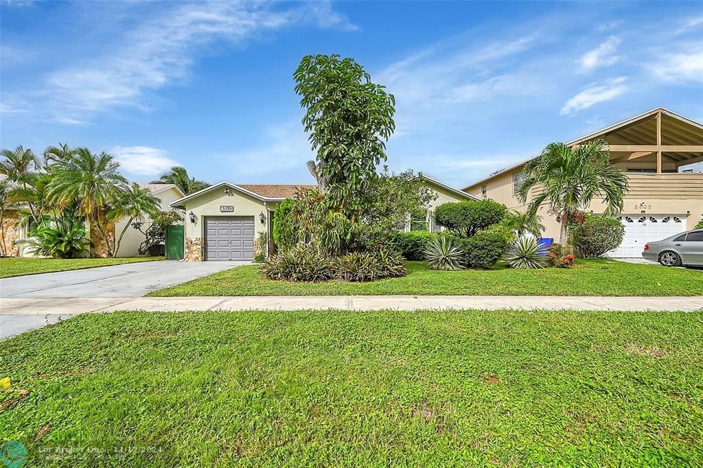 For Sale: $500,000 (3 beds, 2 baths, 2213 Square Feet)