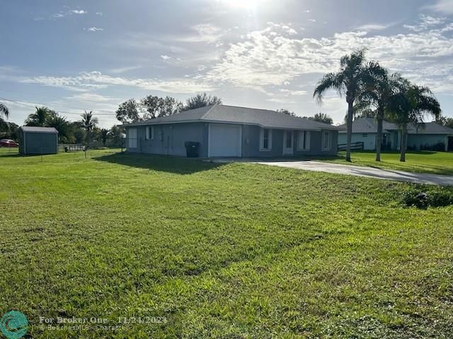 Active With Contract: $325,000 (3 beds, 2 baths, 1274 Square Feet)